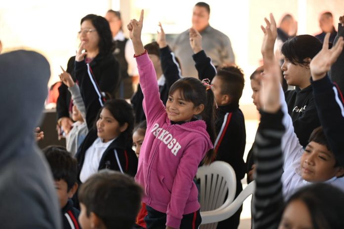 Escuelas de Coahuila comienzan a recibir libros de texto