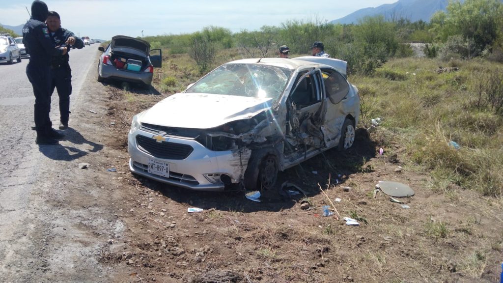 Encontronazo en la carretera a Monclova deja 7 personas lesionadas
