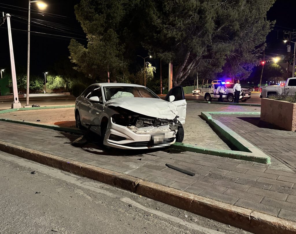 Hombre lucha por su vida tras brutal choque; conductor ebrio ignoró semáforo en rojo