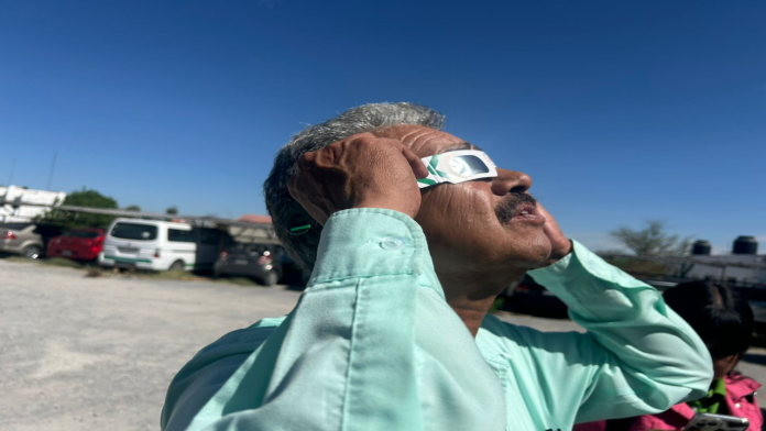 Llegan lentes especiales para Observar el Eclipse a escuelas de Monclova
