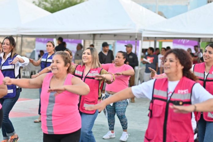 Ofrecen en la feria de la mujer servicios y programas