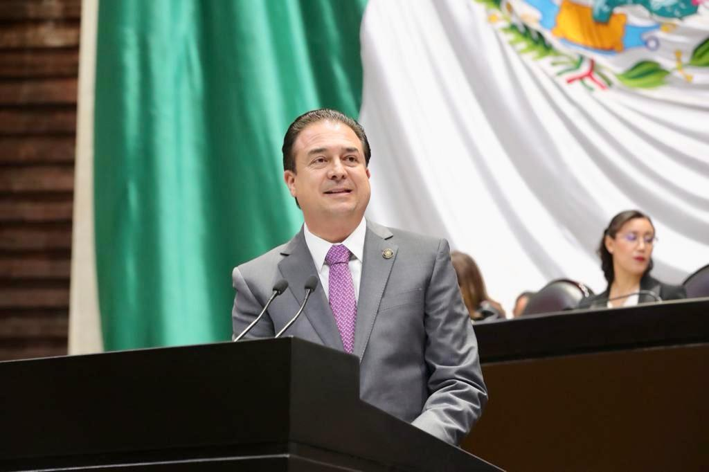 Jaime Bueno presenta iniciativa de teletrabajo y guarderías en apoyo a mamás trabajadoras