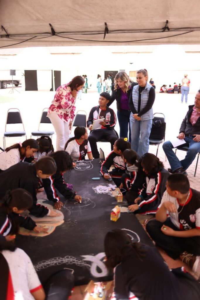 DIF Ramos Arizpe presenta exposición artística “El arte de ser mujer”