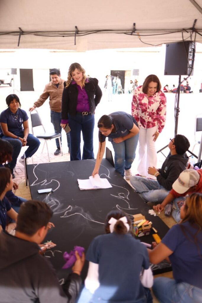 DIF Ramos Arizpe presenta exposición artística “El arte de ser mujer”