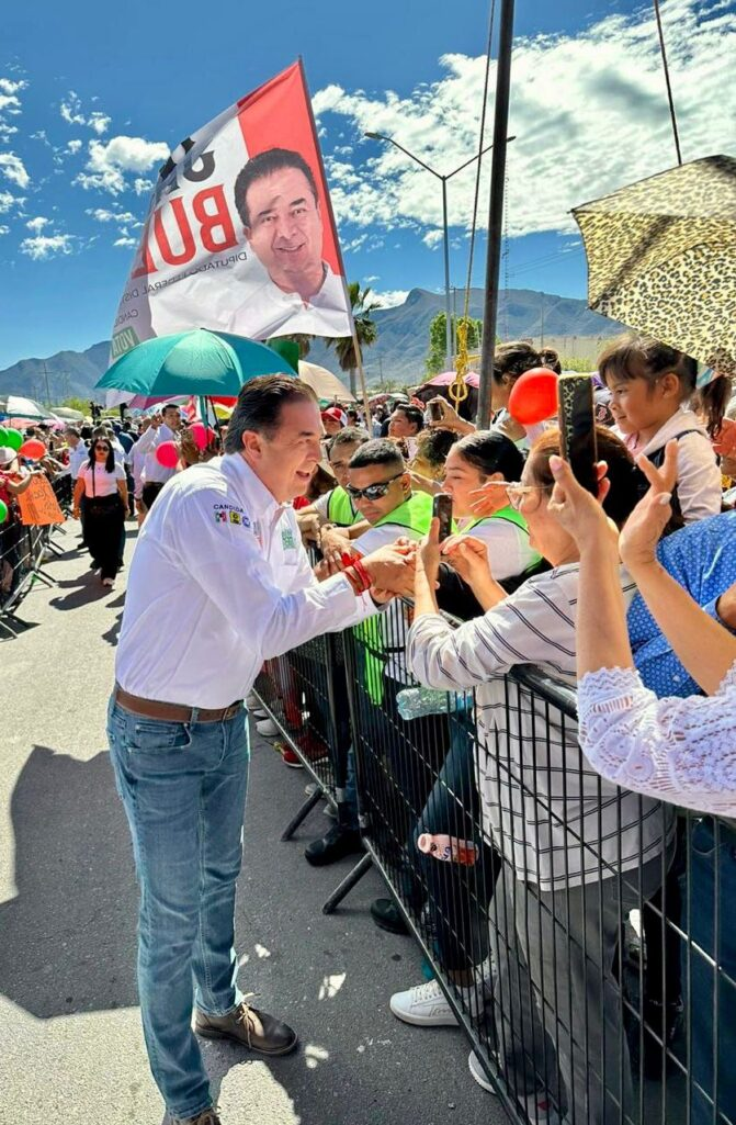 Jaime Bueno buscará más becas y apoyos a estudiantes