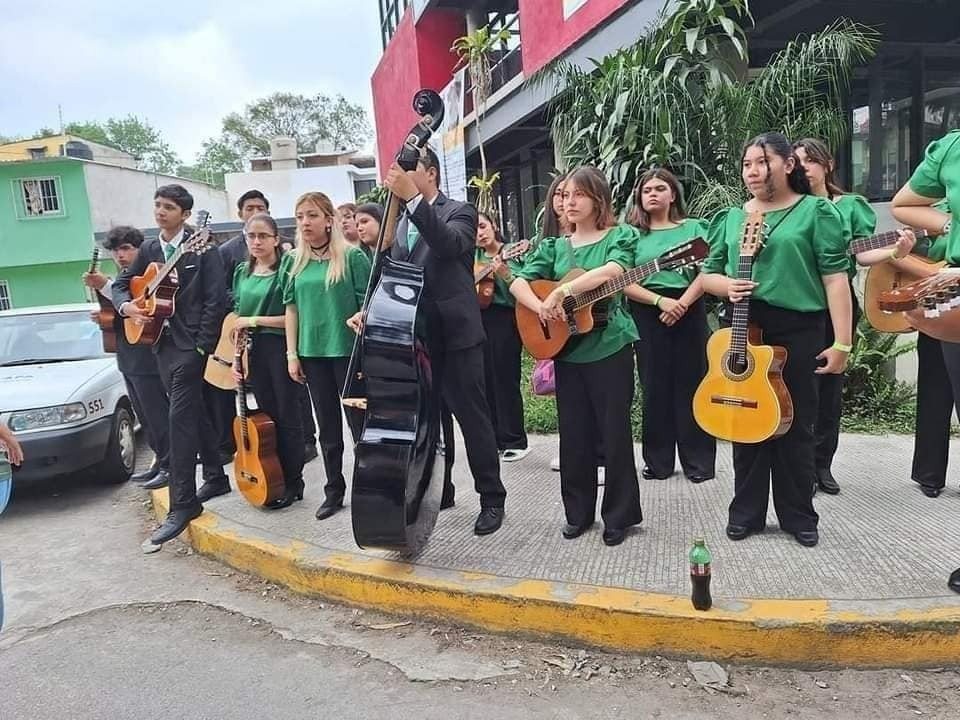 Estudiantes de Torreón sufren accidente carretero; confirman muerte de una menor