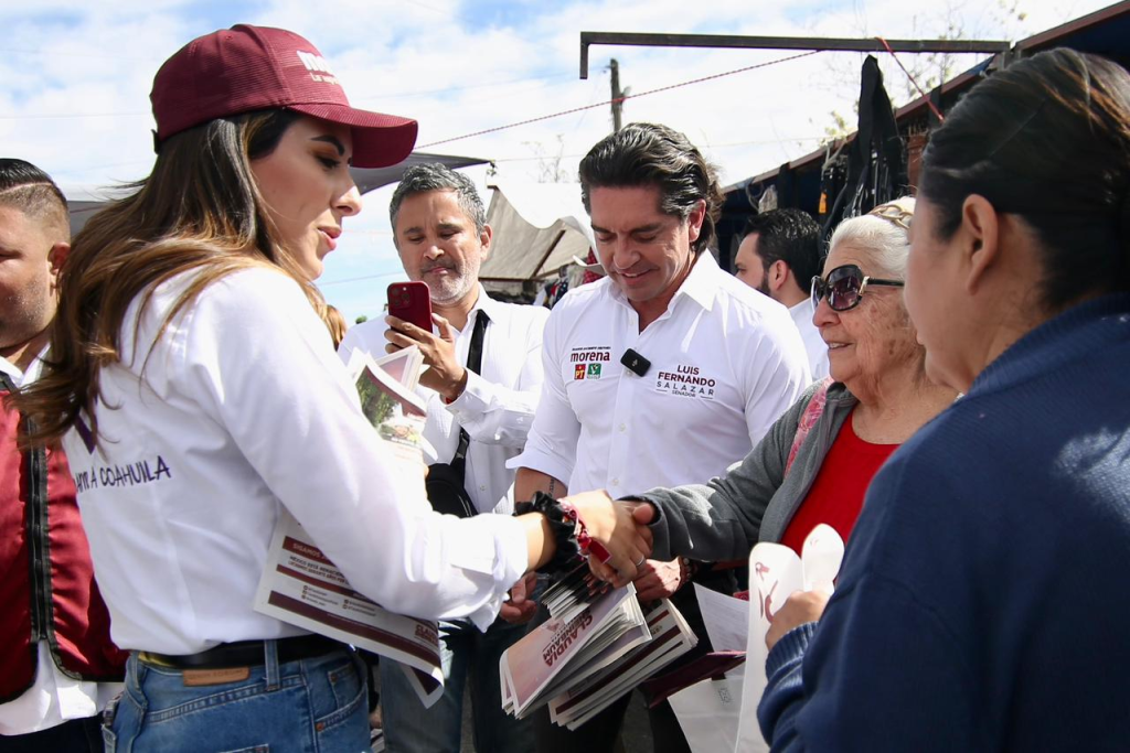 Cecy Guadiana se reúne con comerciantes de Mercado la Guayulera