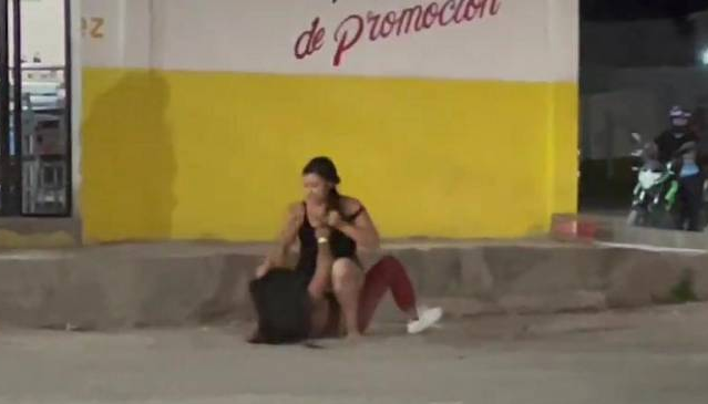 ¡Otra riña en Coahuila!: Mujeres se agarraron a golpes afuera de taquería
