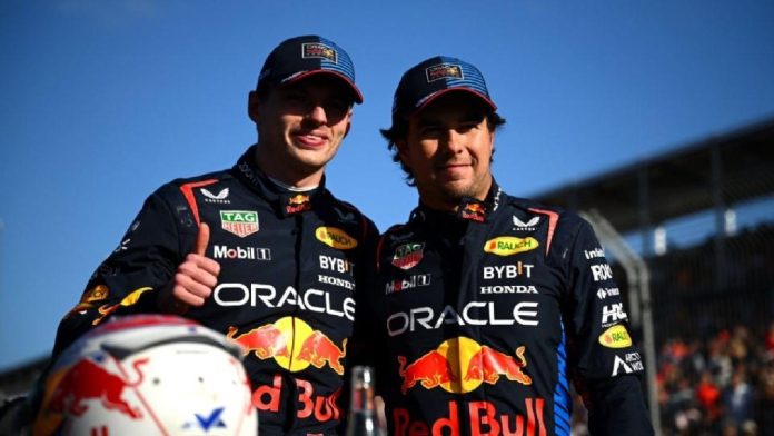 Verstappen y 'Checo' Pérez dominan el primer entrenamiento libre en Japón