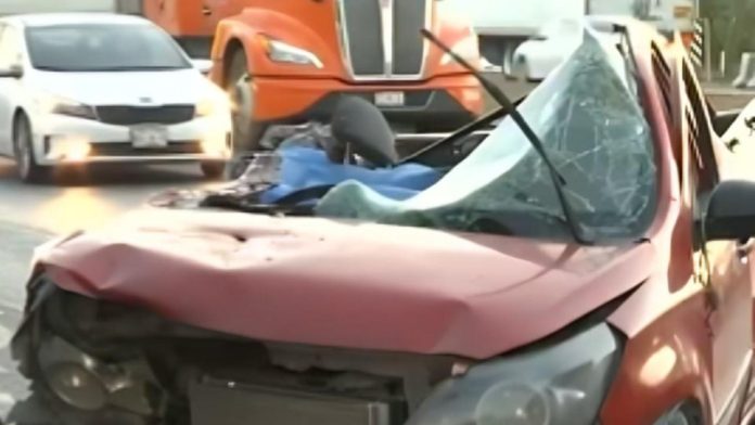 Brutal accidente dejó a dos personas sin vida; chocaron contra un muro