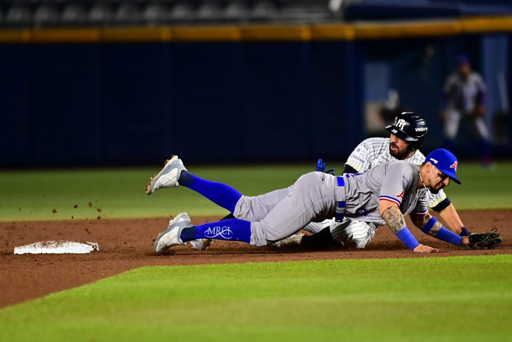 Sultanes pega primero en el Clásico del Norte