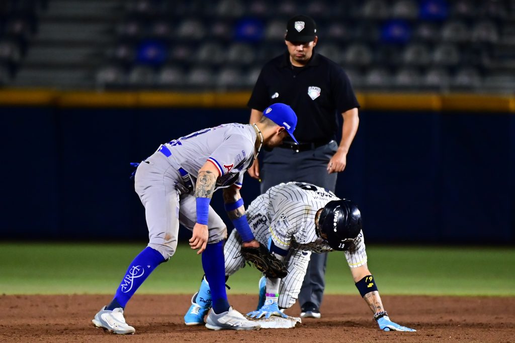 Sultanes pega primero en el Clásico del Norte