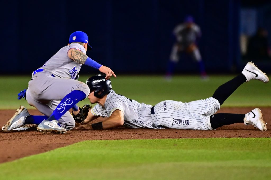 Sultanes pega primero en el Clásico del Norte