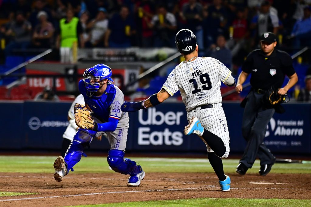 Sultanes pega primero en el Clásico del Norte