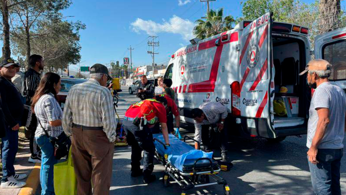 Abuelita queda gravemente herida tras ser atropellada en Coahuila