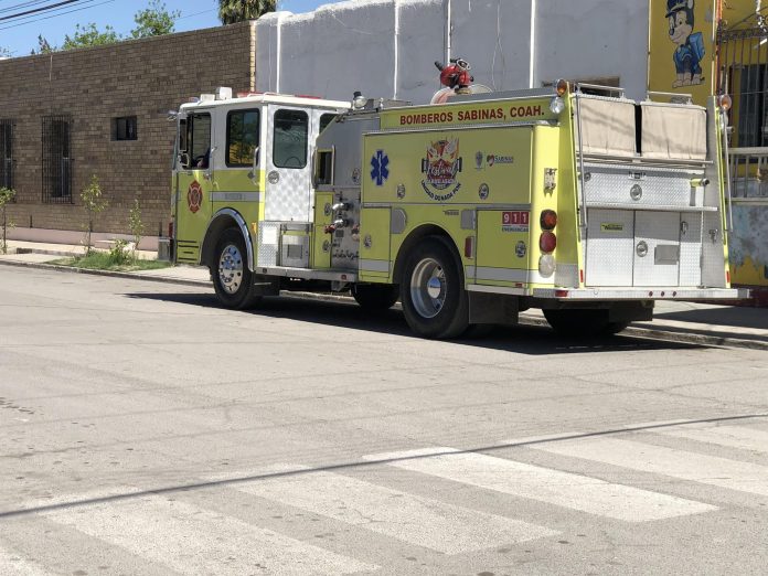 Bomberos Sabinas se movilizaron al primer cuadro de la ciudad