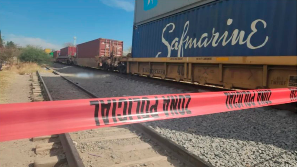 Joven muere al intentar ganarle el paso al tren en Jalisco