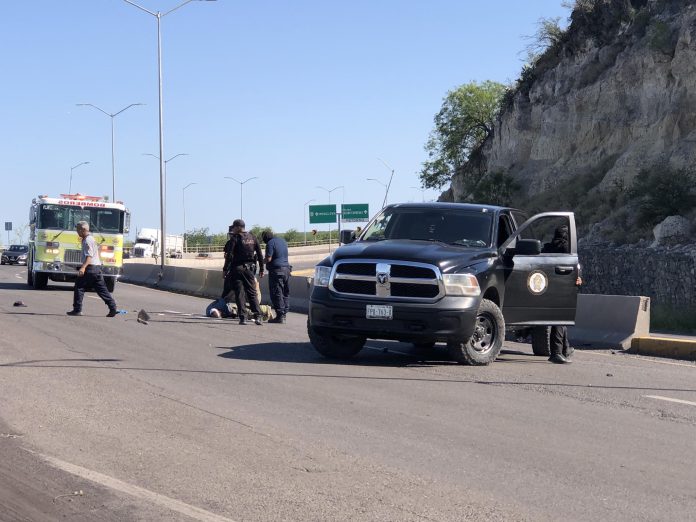 Lo atropella tráiler y muere en hospital de Sabinas