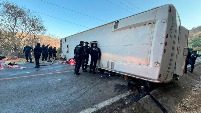 Peregrinos sufren accidente dejando 14 muertos y 31 heridos