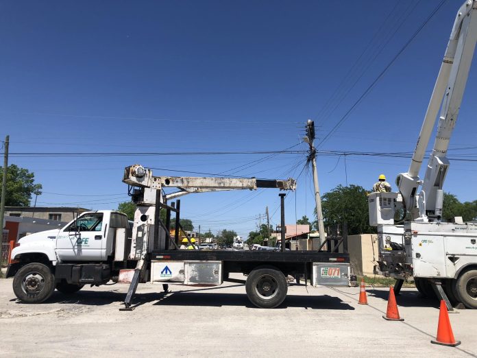 Pese al calor la CFE interrumpió el suministro eléctrico en un punto de la colonia Sarabia de Sabinas por casi tres horas
