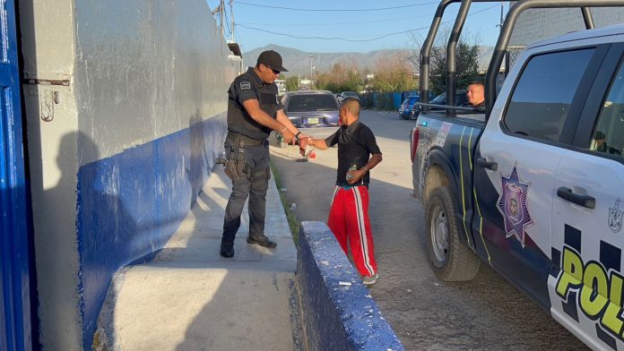 Molestaba drogadicto a transeúntes en céntricas calles