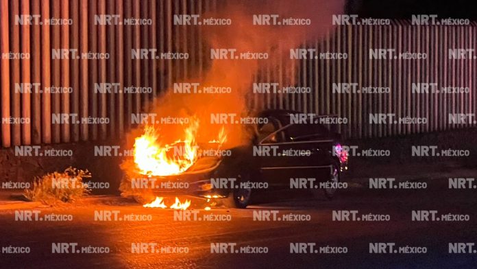 Se le incendia automóvil; resulta ilesa