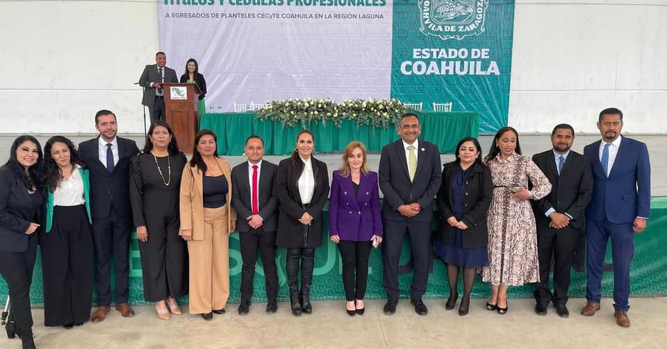 Egresados de los planteles del CECyTEC en La Laguna reciben títulos y cédulas profesionales