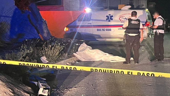 Muere motociclista al chocar contra muro de concreto
