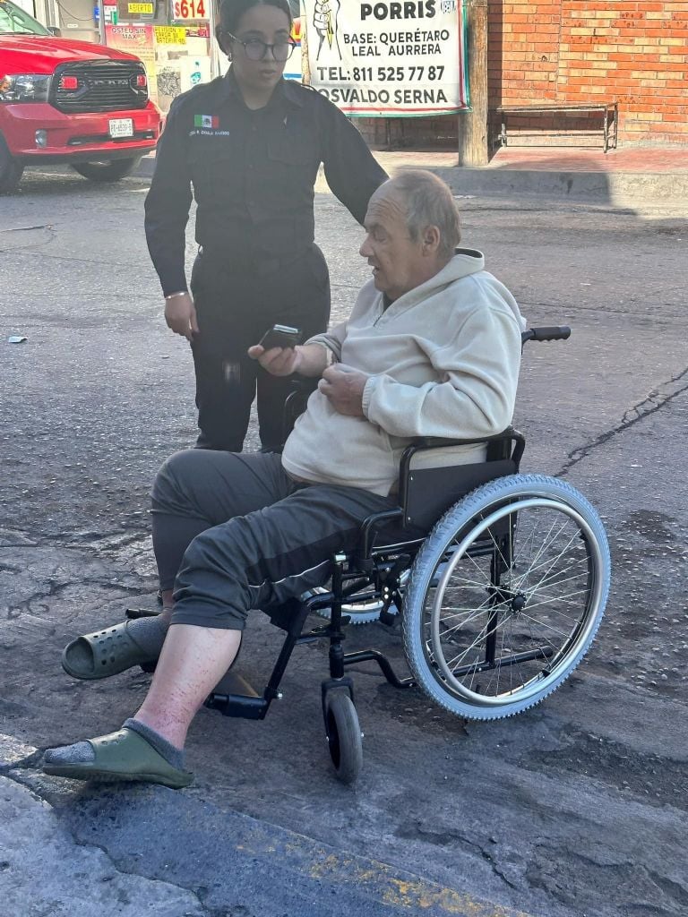 Abandonan a abuelito en las calles de Monterrey