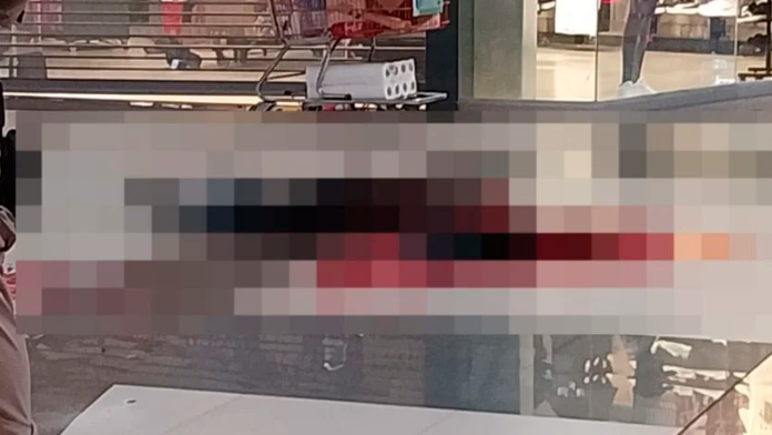 Ataque a balazos dentro de un centro comercial dejó a un hombre sin vida