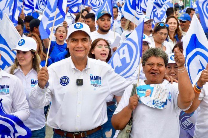 La ola azul sigue tomando fuerza. Miles de simpatizantes de Mario Dávila candidato a la alcaldía se están uniendo por toda la ciudad.
