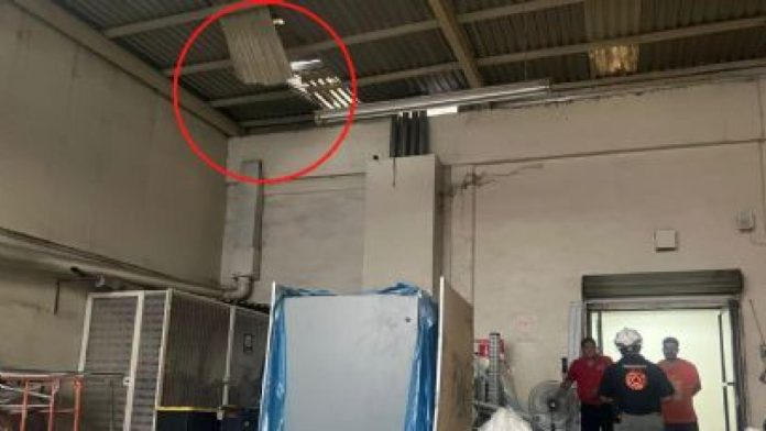 Trabajador cae del techo de una tienda y queda gravemente herido