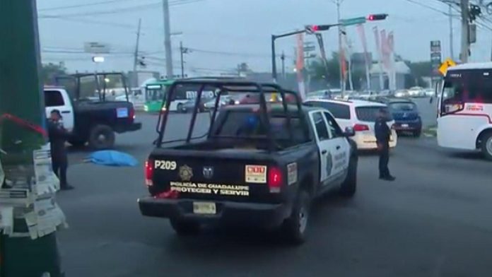 Hombre fallece tras meterse bajo las llantas de un tráiler