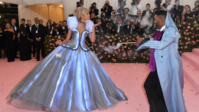 Diseñadores de renombre y talentos emergentes en la MET Gala 2024