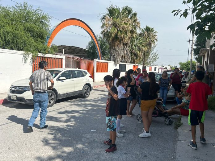 Escuelas recortan horario de clases por altas temperaturas