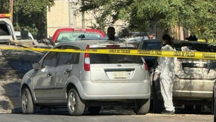 Encuentran cuerpo cerca de hospital en Torreón; estaba dentro de un auto