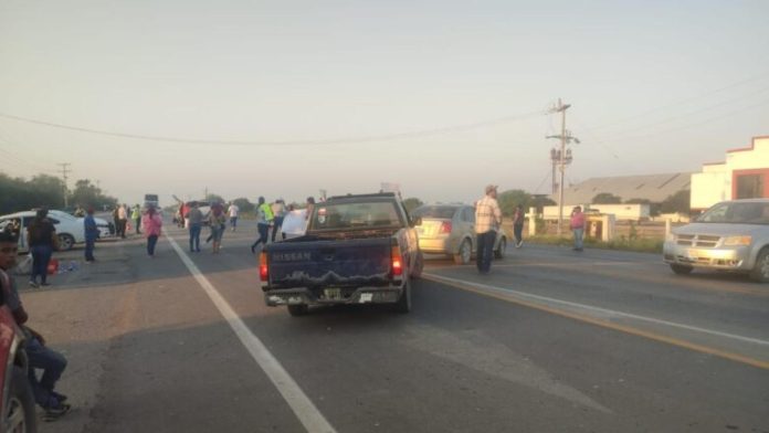 Familiares de desaparecidos en Tamaulipas bloquean carretera para exigir acción