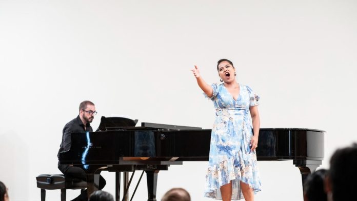 Jóvenes promesas en el Concurso Nacional de Canto Carlo Morelli