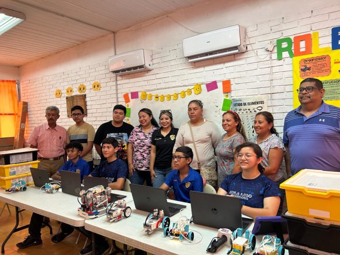 Jóvenes de Monclova representarán a México en competencia internacional de LEGO en Colombia