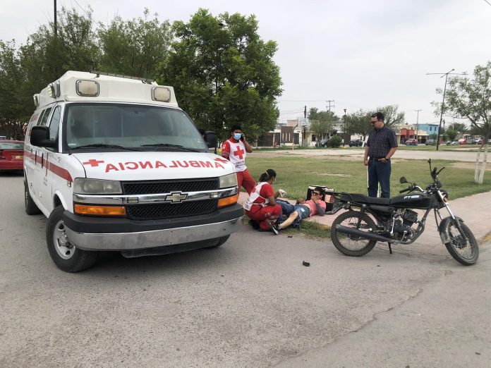 Motociclista herido en aparatoso choque