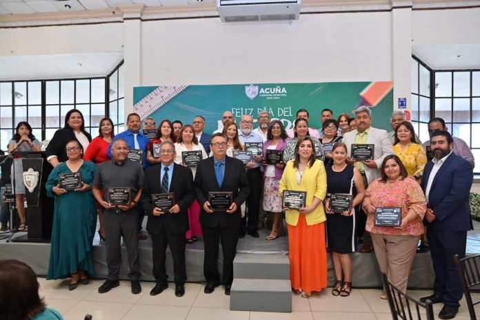 Reconocen maestros de Acuña
