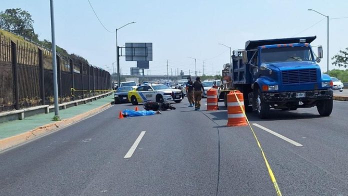 Motociclista pierde la vida tras ser arrollado por un tráiler