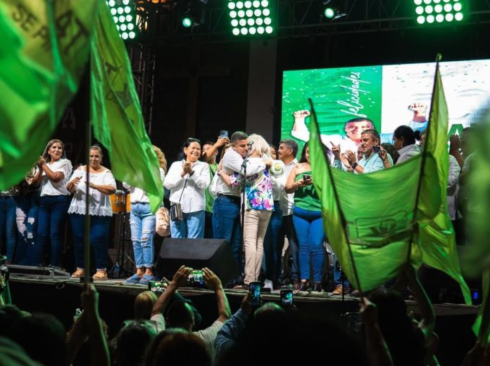 Celebra Chano Díaz triunfo