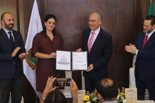 Presentan en Congreso del Estado el libro "Construyendo un Mejor Derecho"