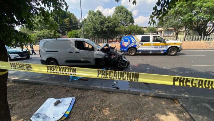 Fatal accidente en avenida deja motociclista muerta