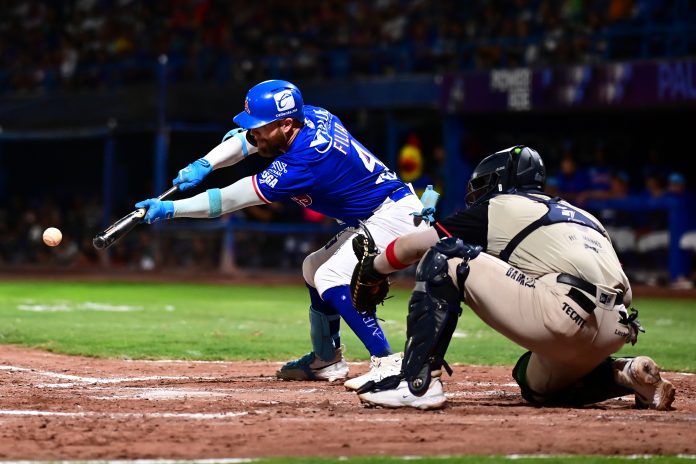 Los Acereros apalean a Los Sultanes