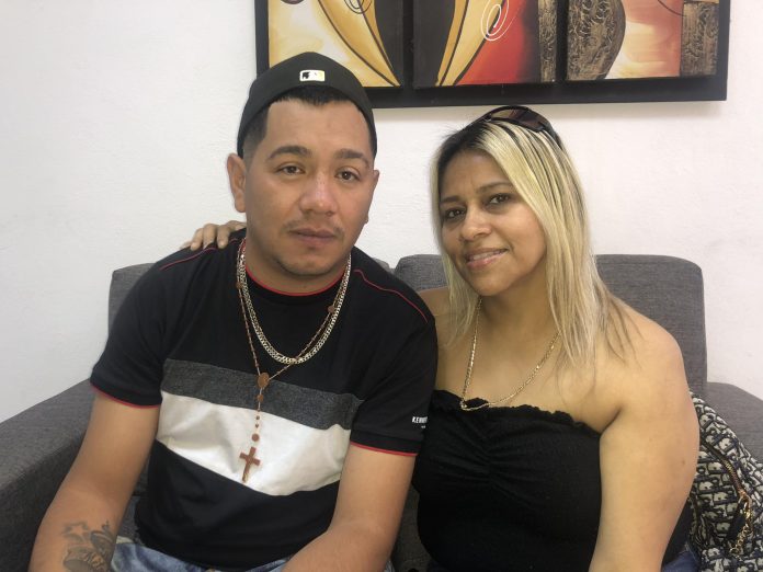 Antonio y Karina, fueron virales por una boda que realizaron a mitad del puente internacional