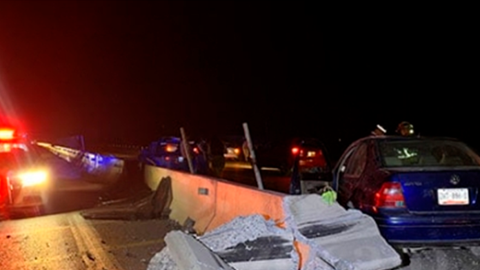 Familia resulta lesionada tras chocar contra muro de concreto en carretera a Zacatecas