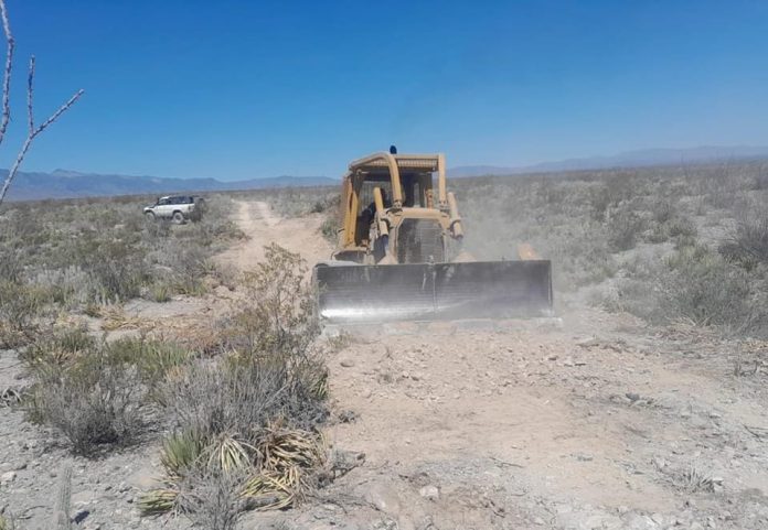 Impulsa Beto mejoramiento de caminos rurales de Cuatro Ciénegas 