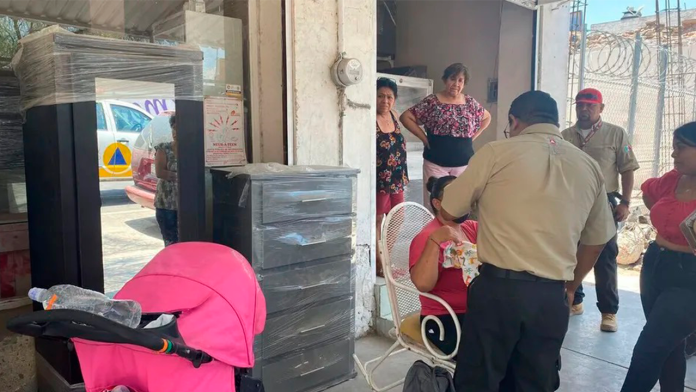 Mujer y su bebé de 4 meses resultan heridos tras caída de barda en Coahuila